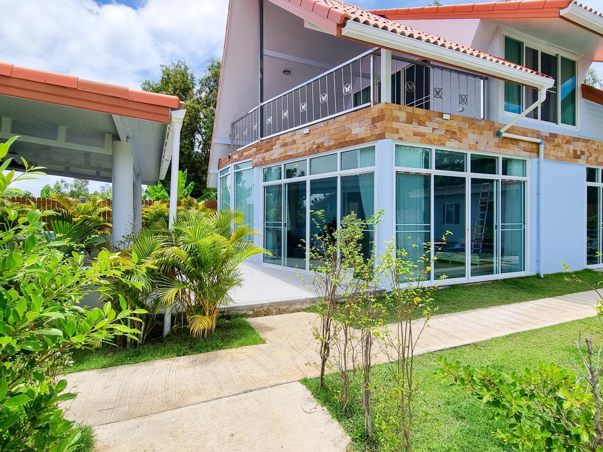 Tina's Living Paradise Ii - With Private Pool, 5 Min To Holiday home