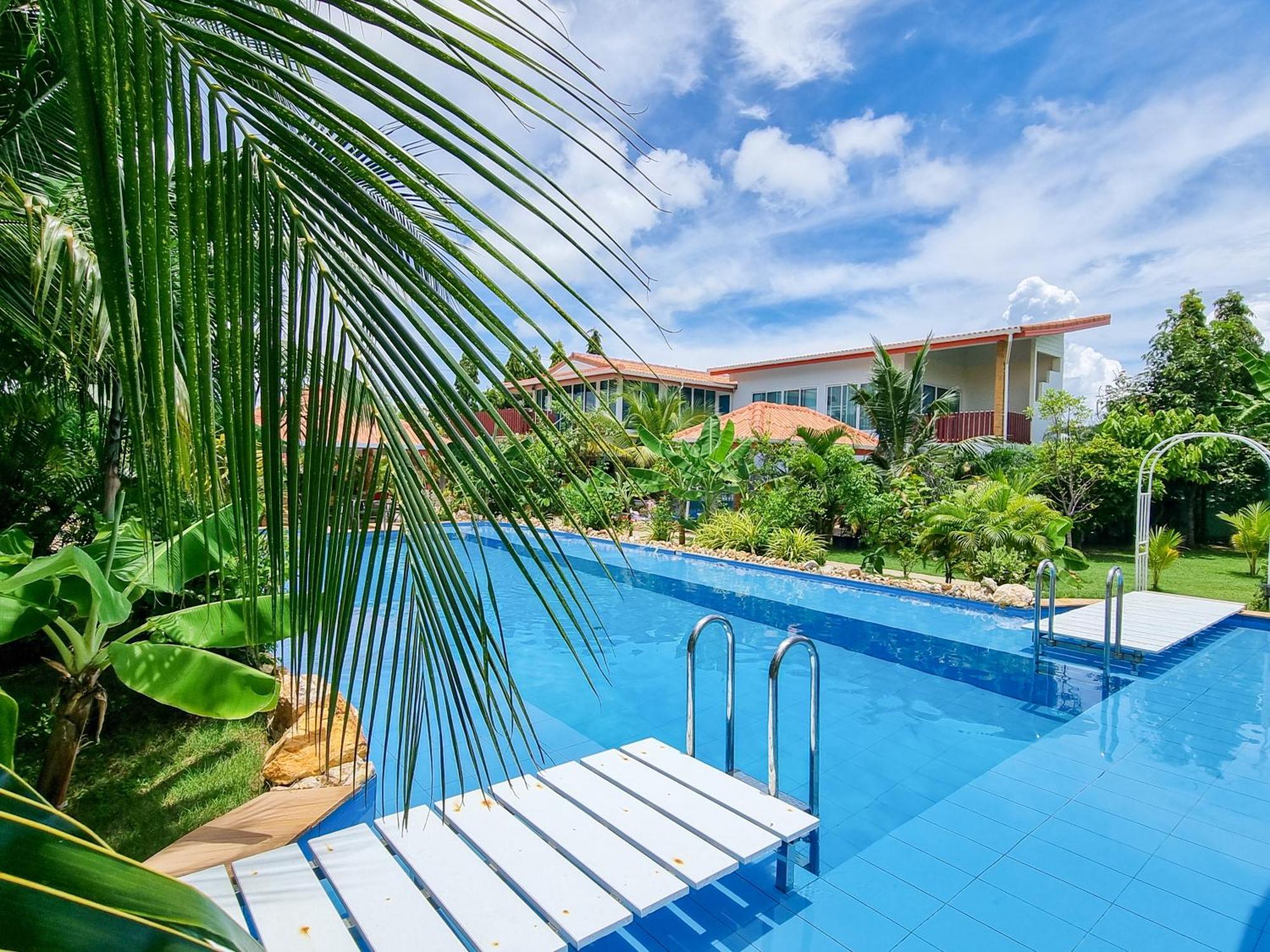 Tina's Living Paradise Ii - With Private Pool, 5 Min To Holiday home Rayong
