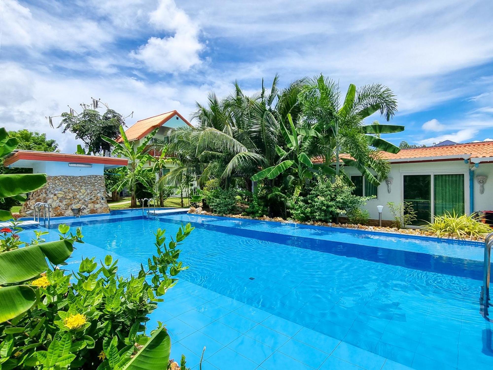Tina's Living Paradise Ii - With Private Pool, 5 Min To Rayong