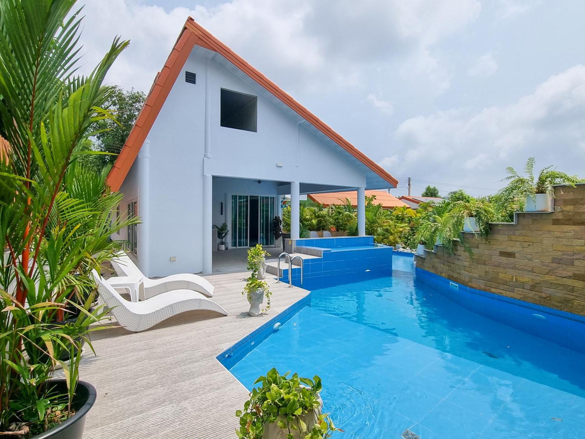 Tina's Living Paradise Ii - With Private Pool, 5 Min To Rayong